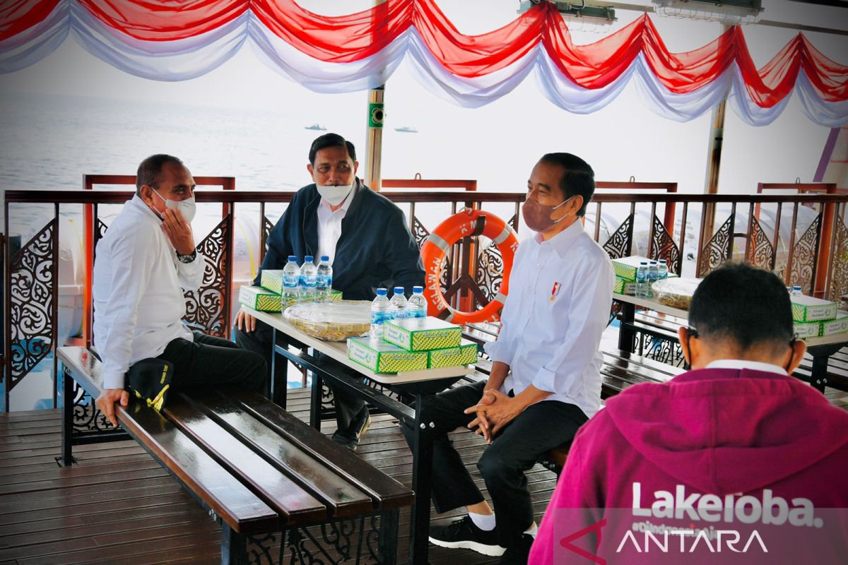 Presiden bagikan SK Hutan Sosial dan sertifikat tanah di Sumut