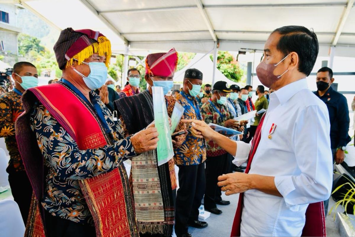 Presiden minta masyarakat manfaatkan lahan produktif, Lampung terima SK Hutan Sosial