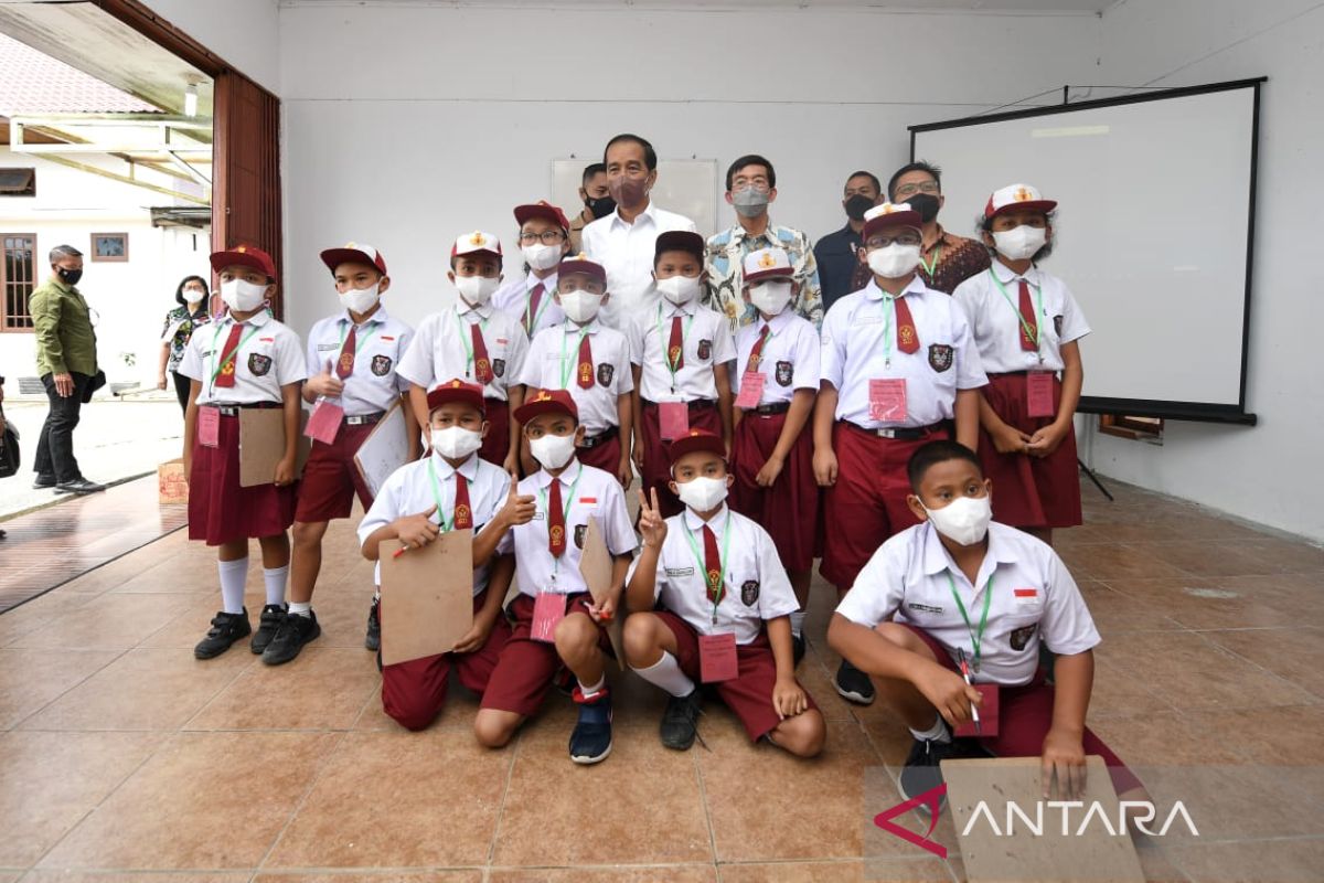 Presiden Jokowi temui anak-anak bimbingan Yohanes Surya di Humbahas