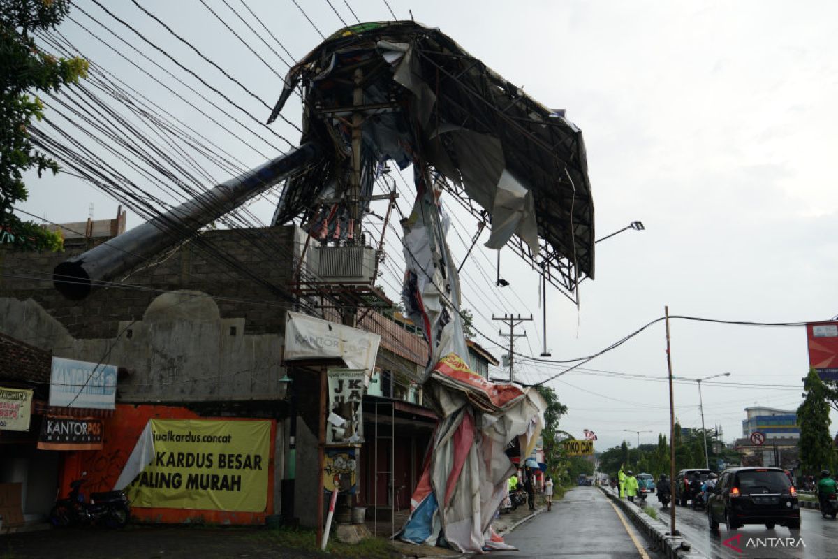 Cumulonimbus cloud growth intensity causes strong winds: BMKG