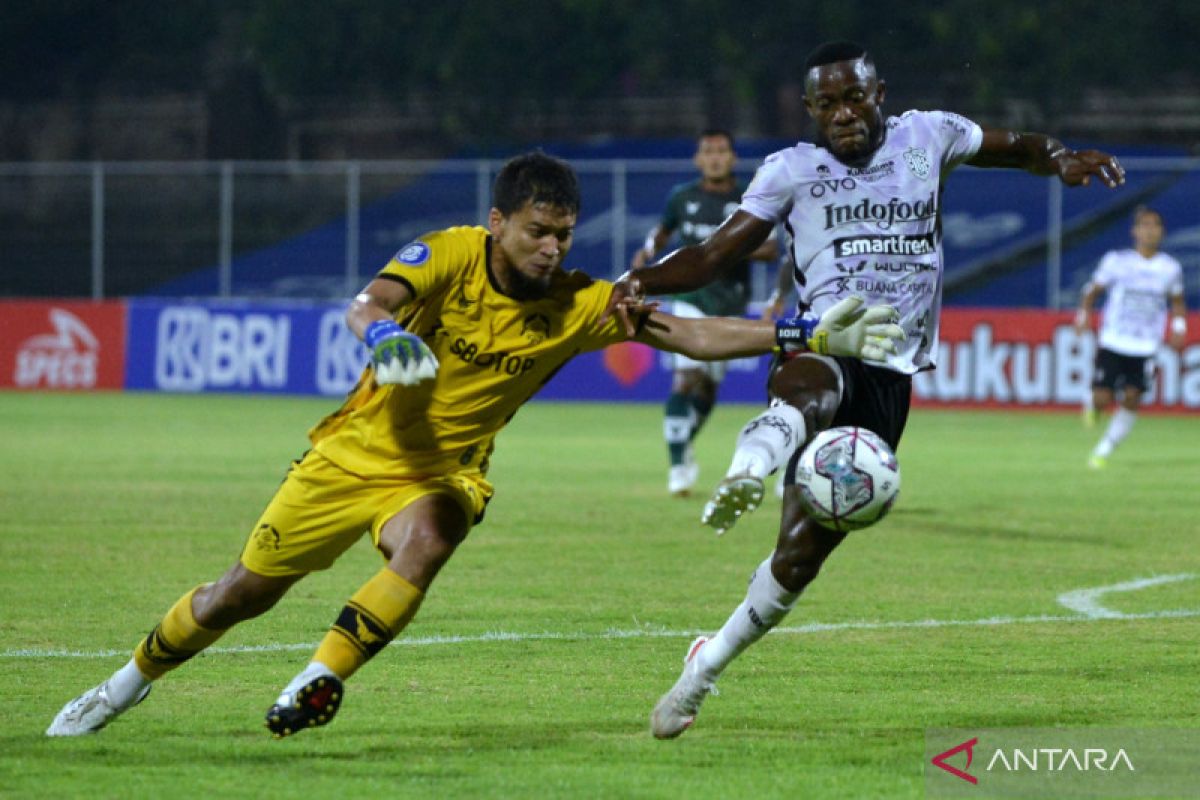 Bali United melumat Persikabo 3-0