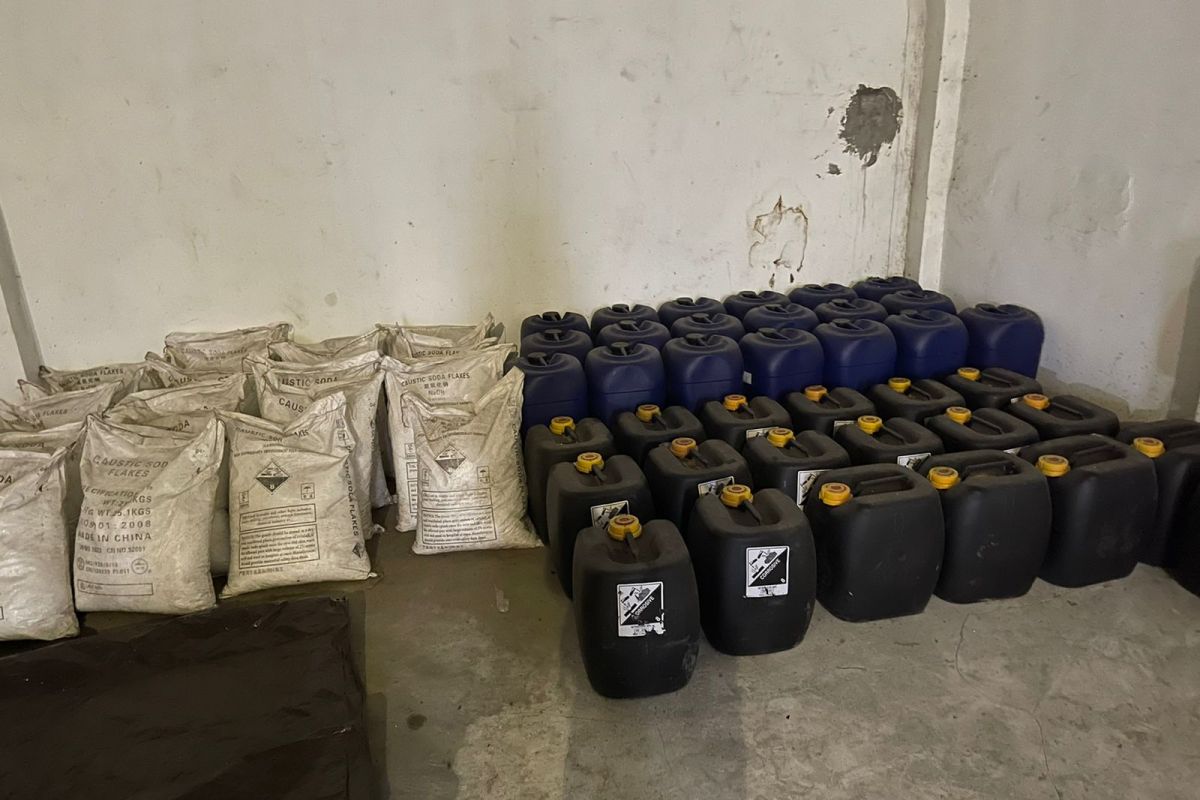 Polda Sulut menemukan bahan kimia berbahaya di gudang perusahaan