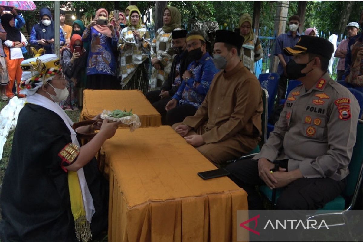 Bupati Pangkep hadiri ritual pemugaran Makam Raja Bone XIV