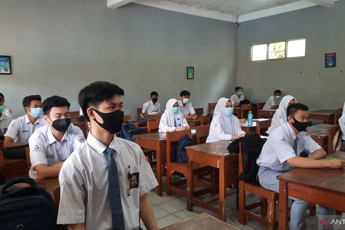 Belasan sekolah di Kabupaten Tangerang kembali ke pembelajaran jarak jauh
