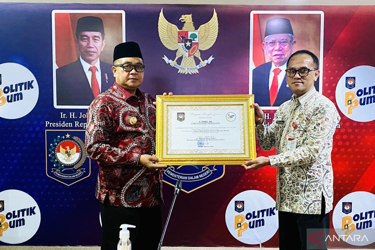 Bupati Aceh Barat raih penghargaan dari Menteri Dalam Negeri