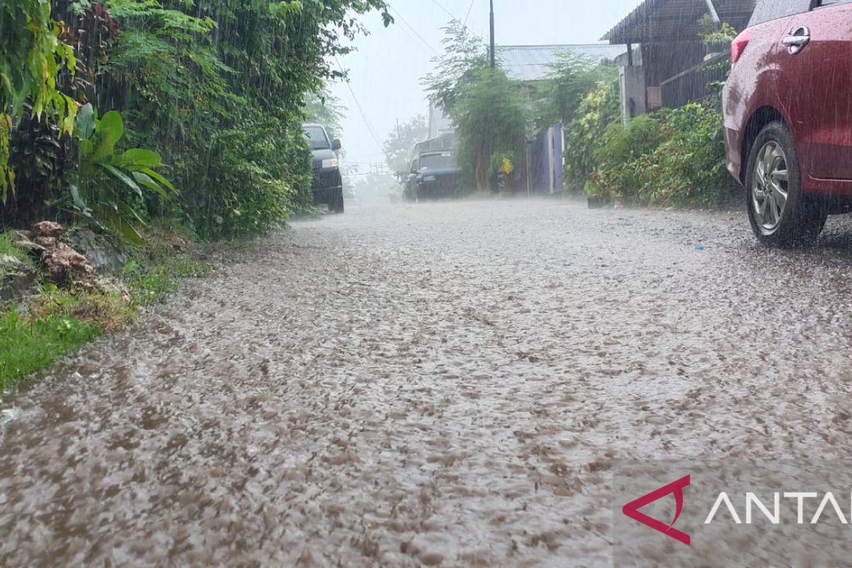 Enam daerah NTT berpotensi alami curah hujan tinggi 10 hari ke depan