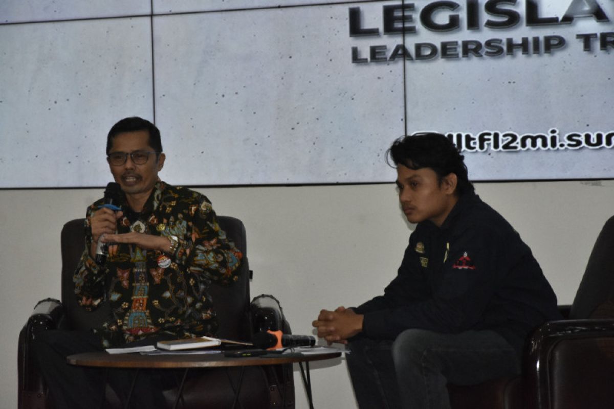 Sekwan DPRD Sumbar edukasi mahasiswa tentang legislatif