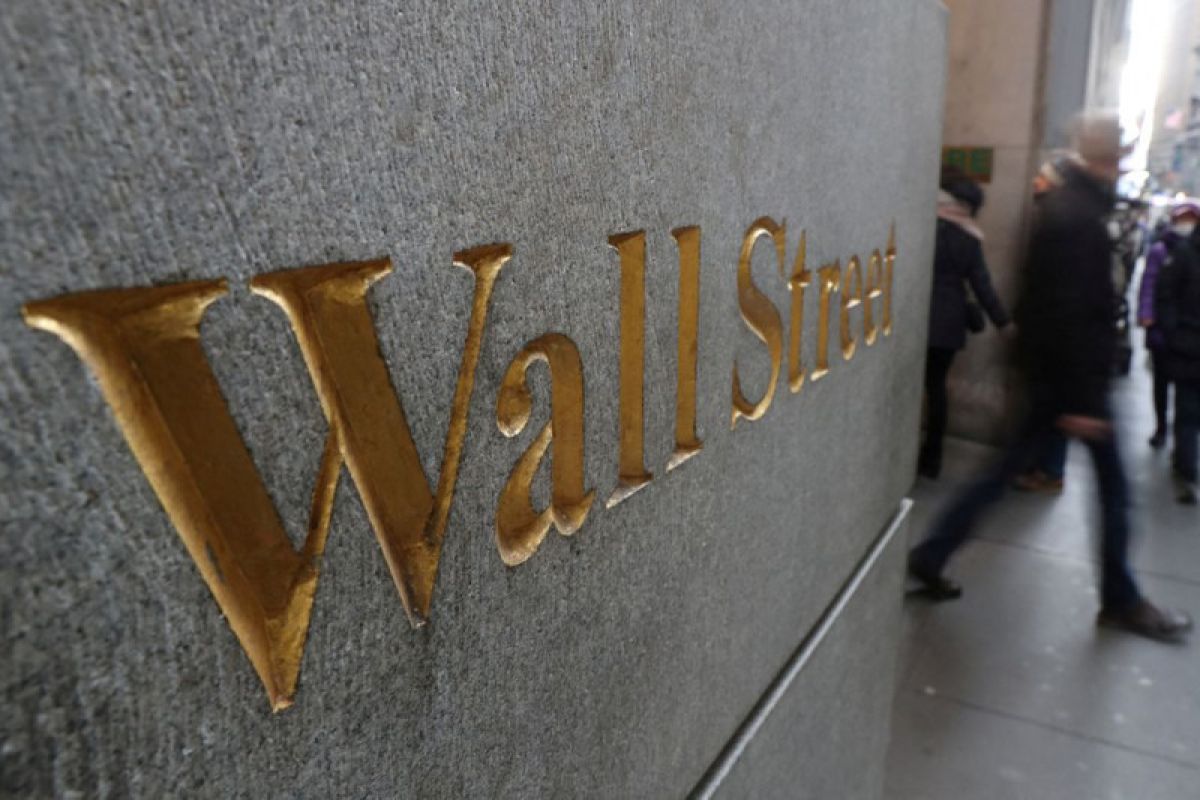 Wall St merosot setelah pernyataan Ketua Fed terkait inflasi