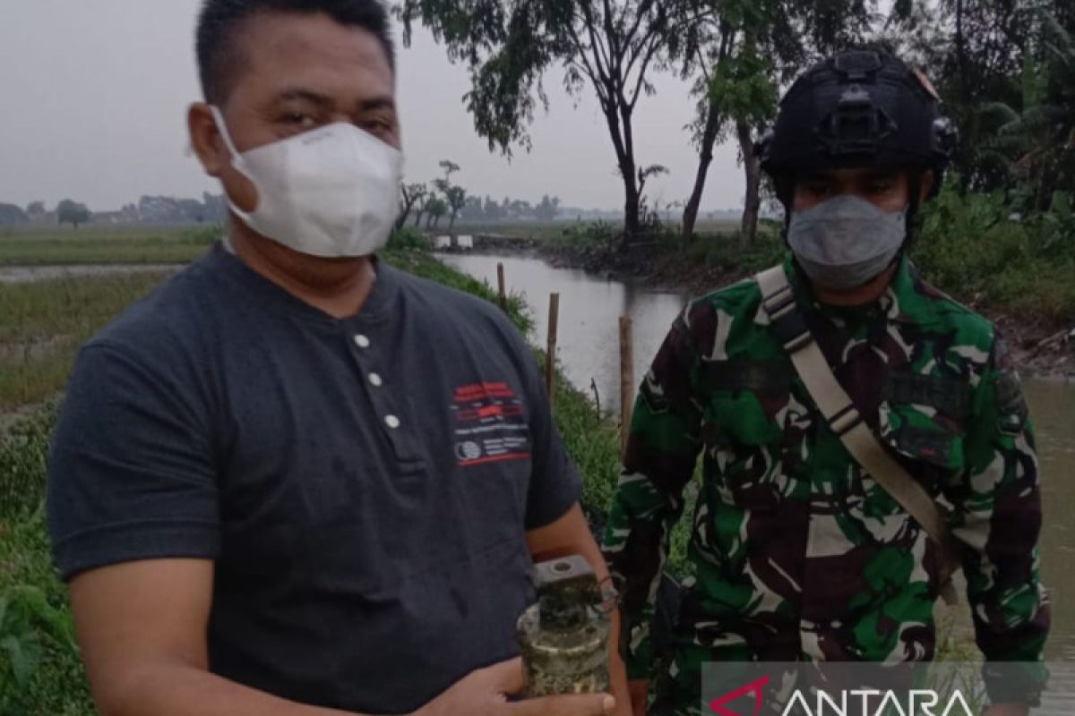 Warga Tambelang Bekasi dihebohkan temuan benda mirip granat