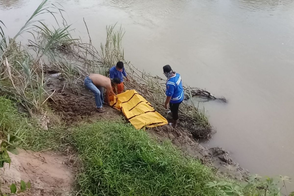Warga temukan mayat  MR X di  tepi aliran  sungai Batang Serangan