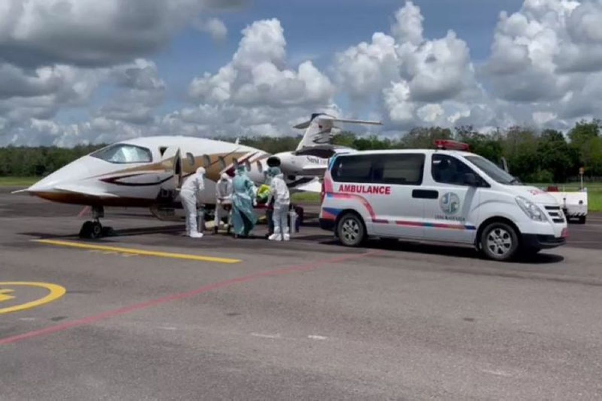 Manula pasien COVID-19 pindah rumah sakit pakai pesawat jet
