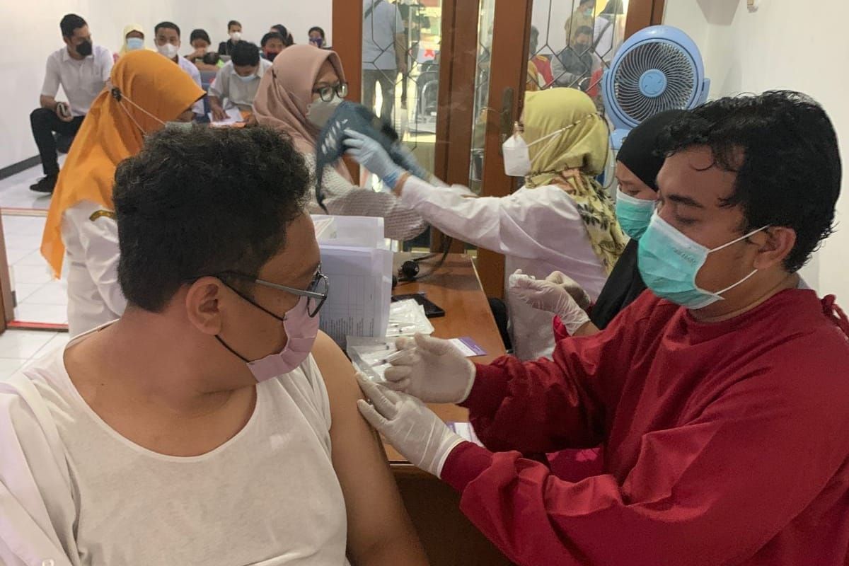 Sebanyak 236.178 warga Surabaya telah terima vaksin penguat