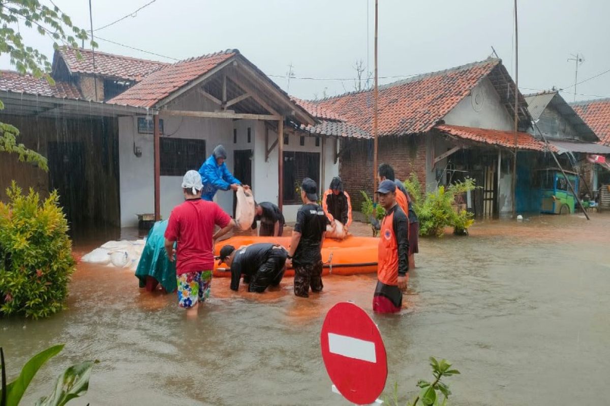 BPBD: 105 warga mengungsi karena banjir di Pekalongan