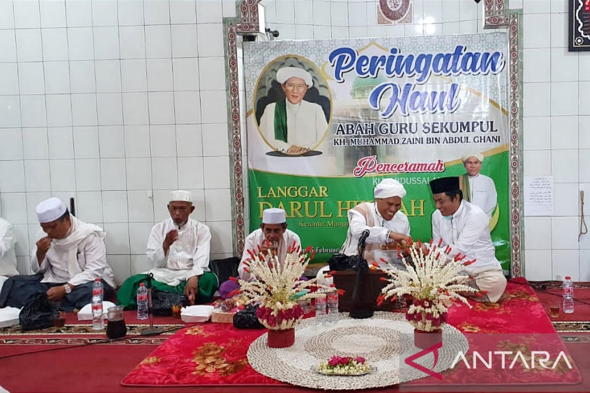 Walau hujan, warga Barabai tetap antusias hadiri Haul Guru Sekumpul di Langgar Darul Hikmah