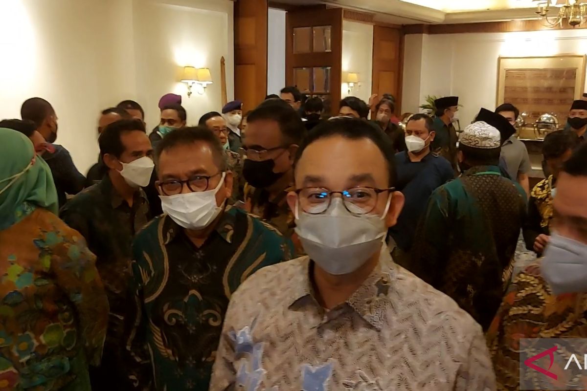 Anies sebut tiap sore rapat bersama Luhut  terkait penentuan level PPKM