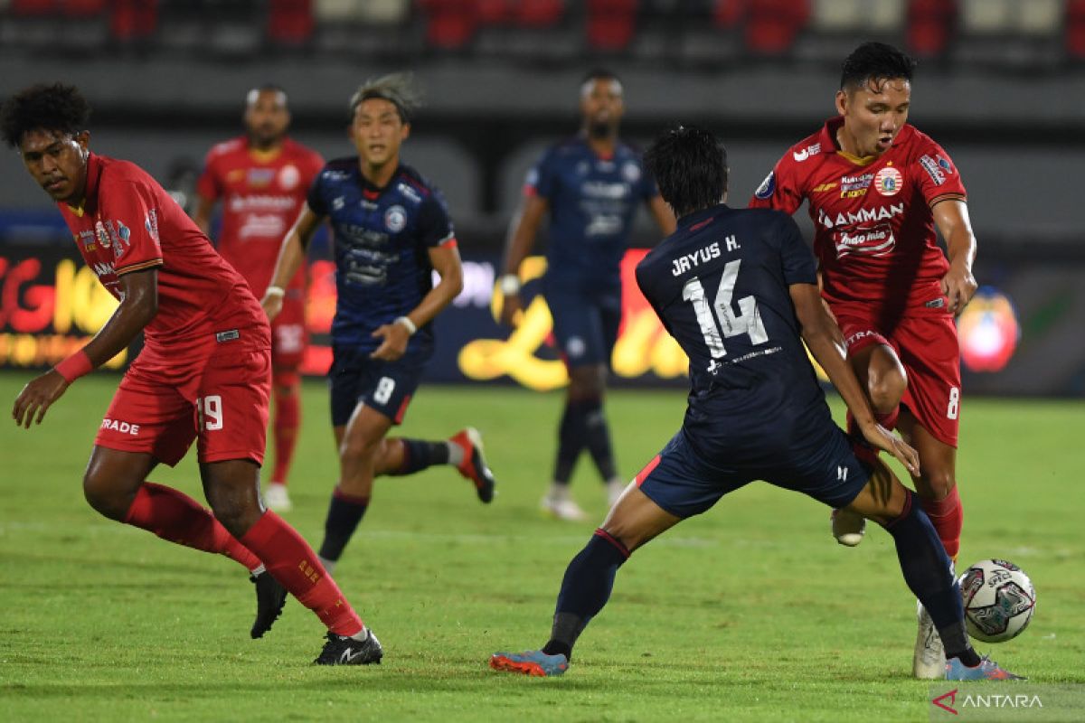 Eduardo Almeida tuding Persija ulur waktu saat hadapi Arema FC