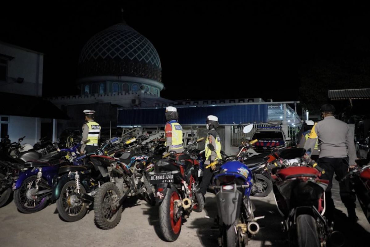 Puluhan sepeda motor knalpot brong terjaring razia