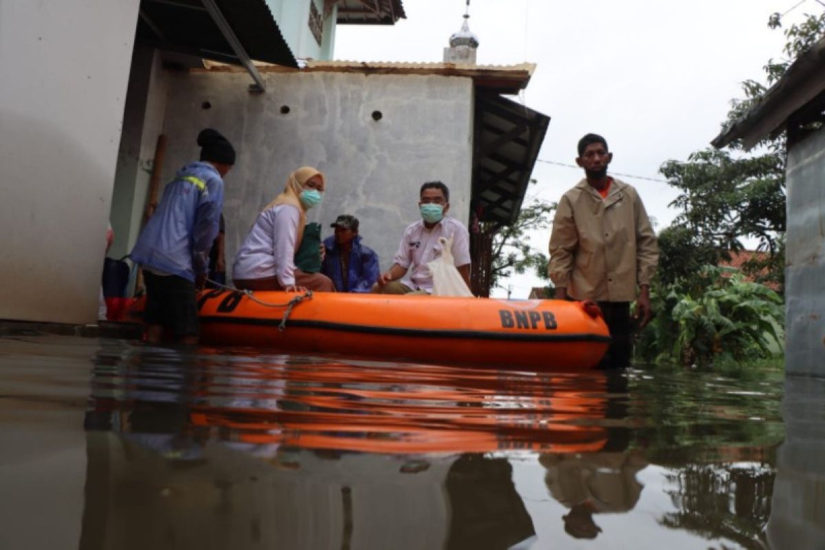 Pengungsi banjir Kota Pekalongan bertambah 171 orang