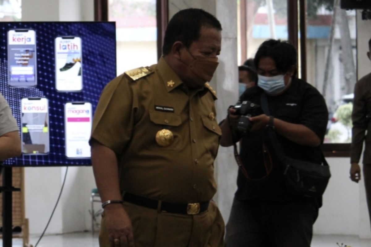 Gubernur Lampung minta kab/kota batasi kegiatan masyarakat