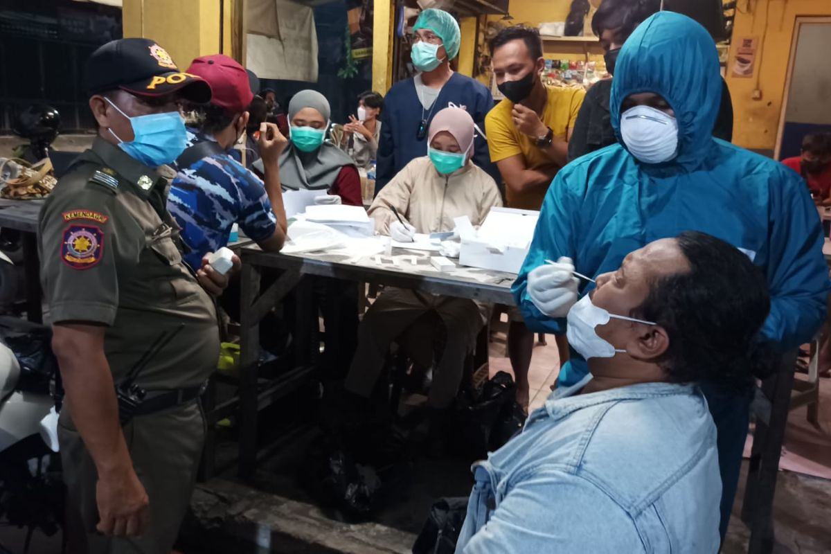 Surabaya's 500 health protocol violators undergo antigen swab tests