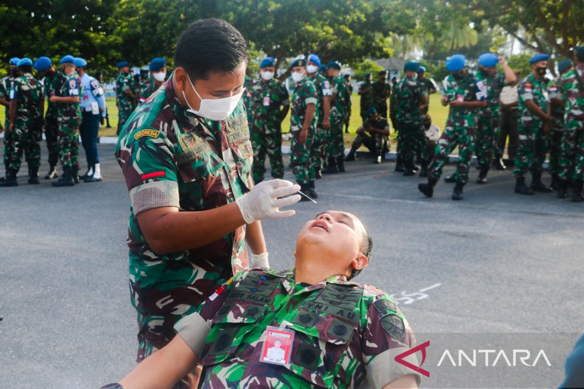 TNI AU Swab antigen massal anggotanya di Natuna