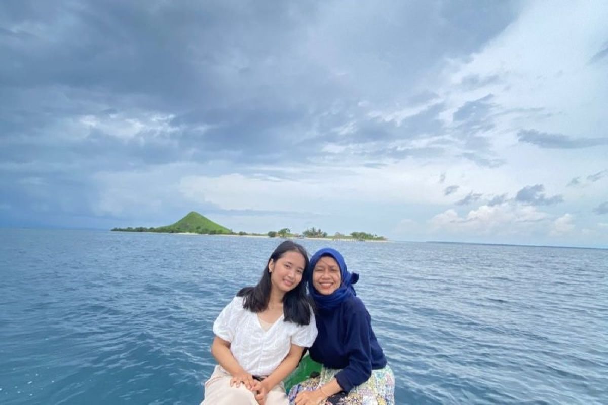Captivated by the beauty of Kenawa Island