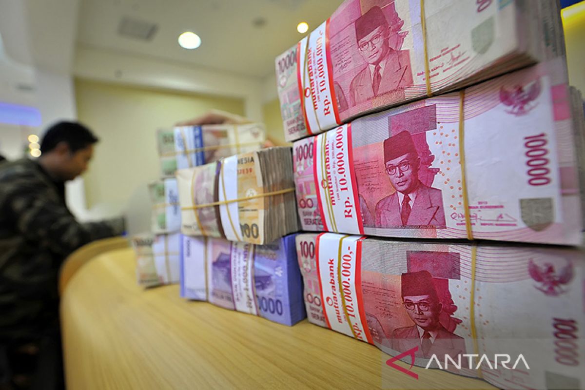 Rupiah naik seiring pasar tunggu hasil FOMC AS