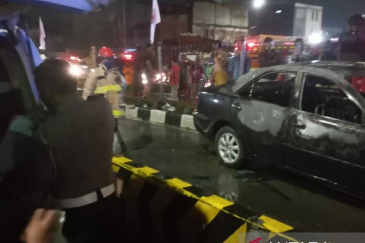 Sedan tabrak separator TransJakarta, dua orang meninggal dunia