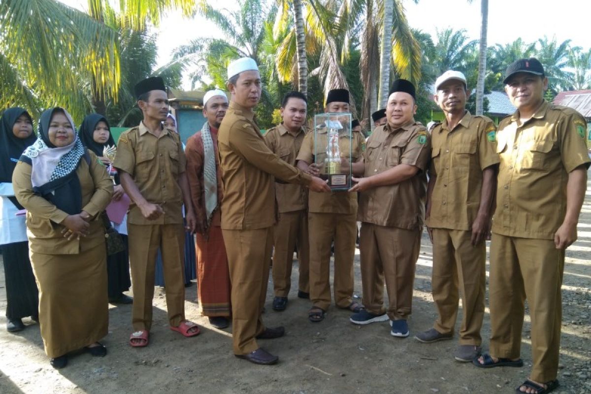 Kafilah Desa Hutaibus Juara Umum MTQ Kecamatan Lubuk Barumun