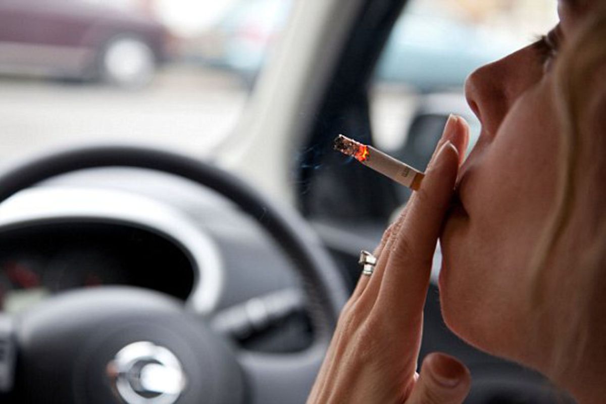 Tips hilangkan bau asap rokok dari dalam mobil