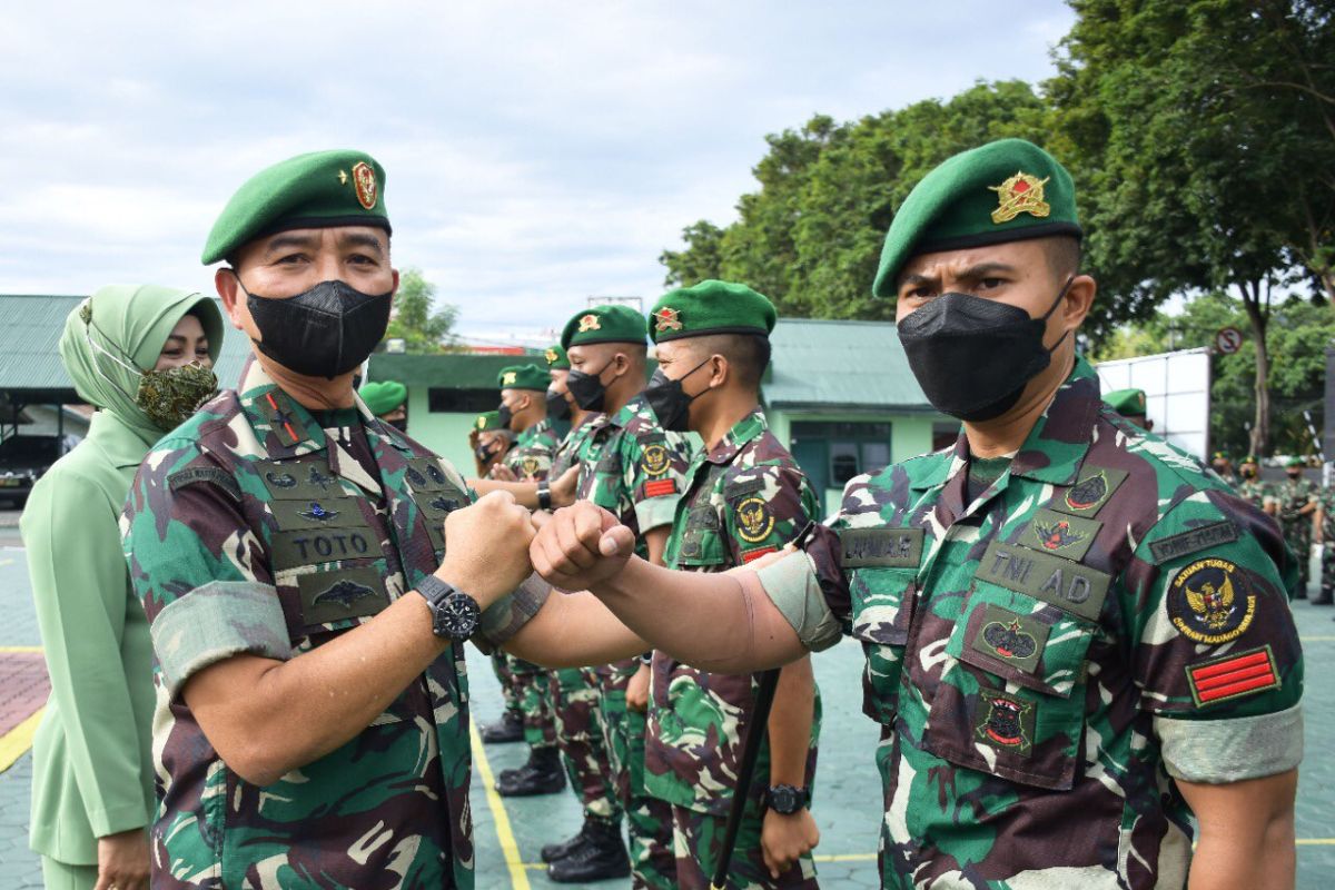 Sembilan prajurit Yonif 714 yang buru DPO teroris Poso  naik pangkat