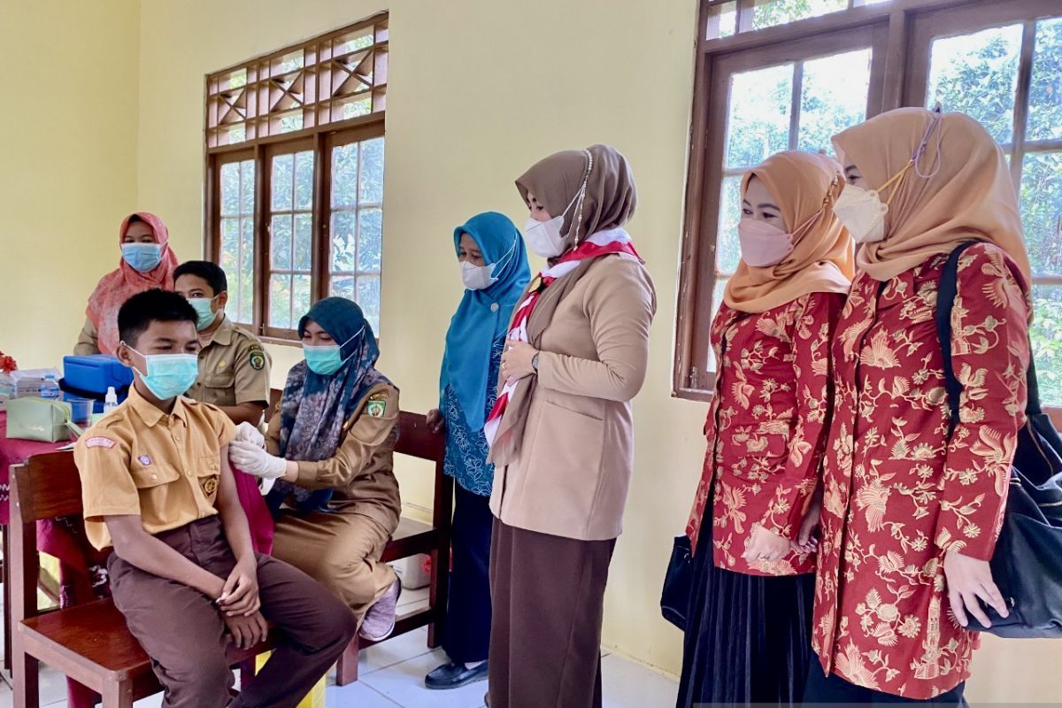 Kwarcab pramuka Balangan gelar vaksinasi anak di SMPN 3 Batumandi