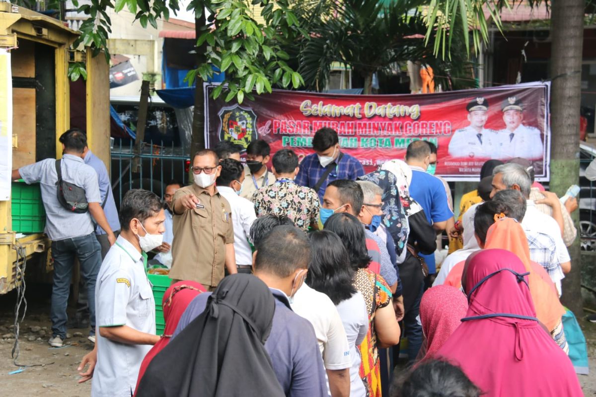 Dinas Perdagangan  Kota Medan gelar operasi pasar minyak goreng