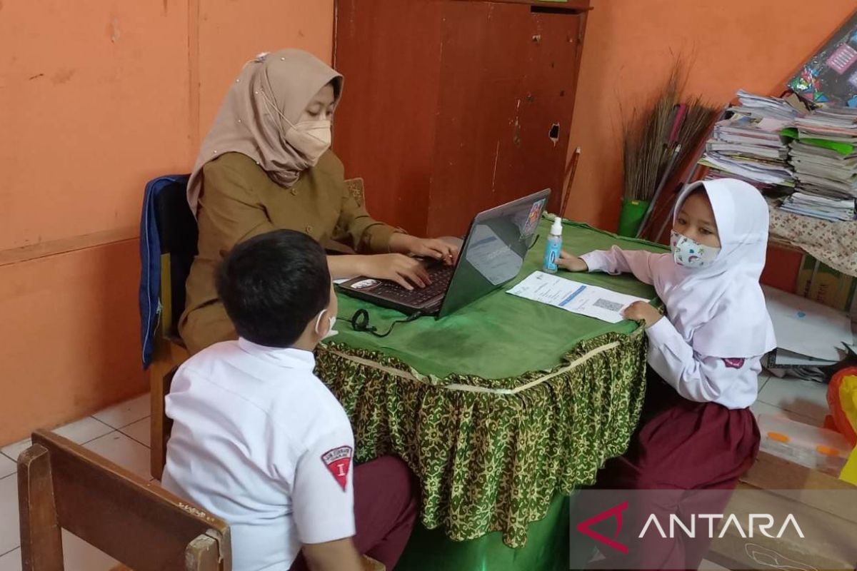 Siswa, guru dan staf sekolah terpapar COVID-19 di Cianjur