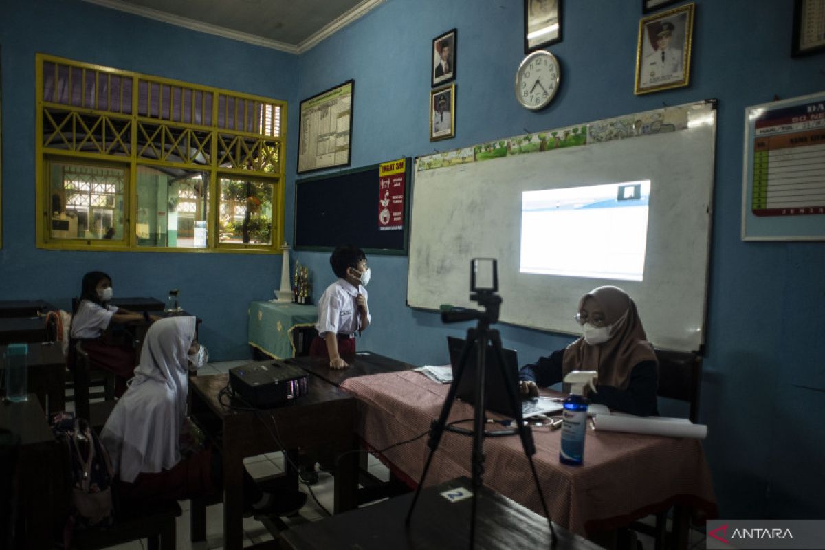 348 sekolah masih ditutup imbas lonjakan kasus COVID-19