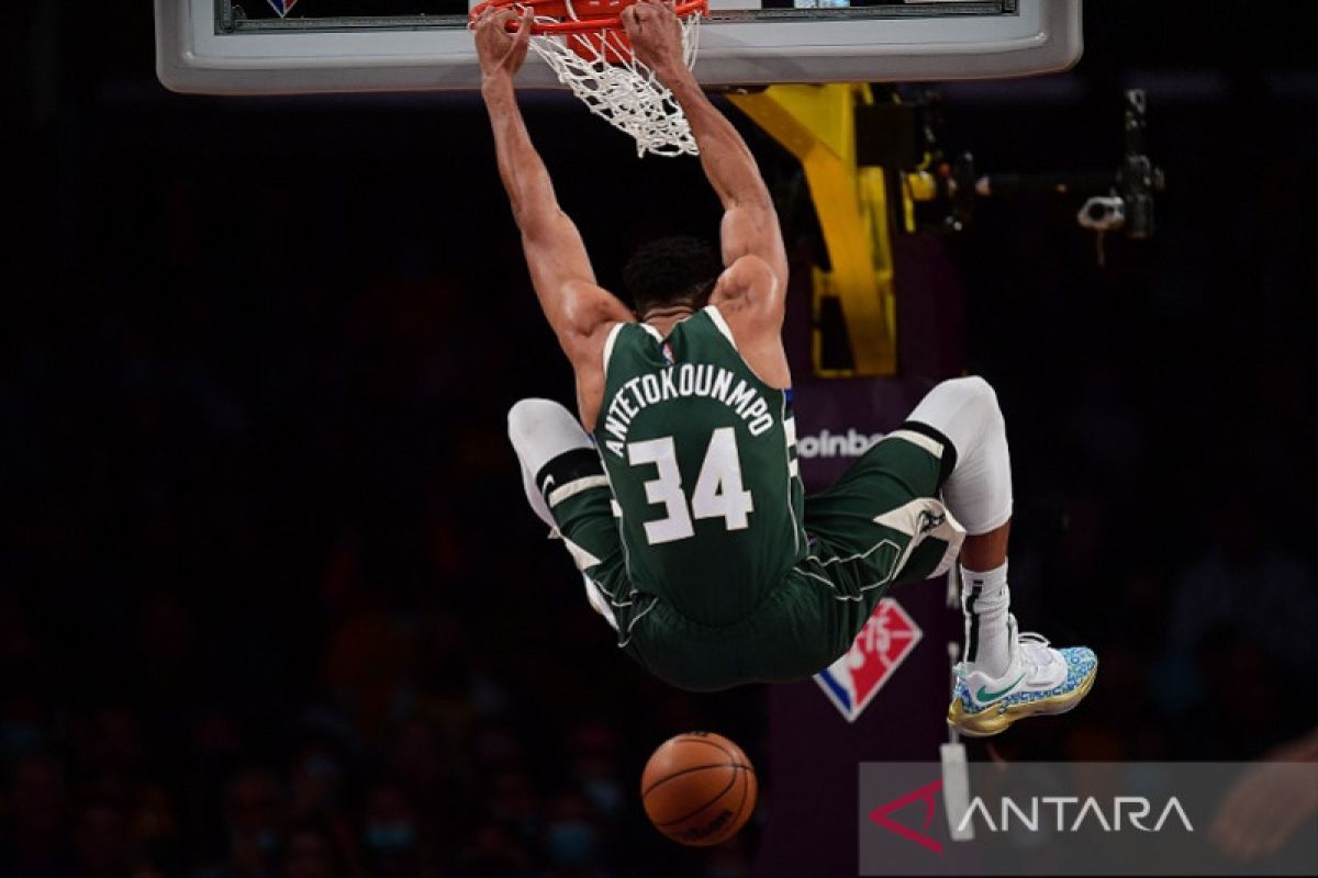 Giannis Antetokounmpo borong 44 poin saat Bucks jinakkan Lakers