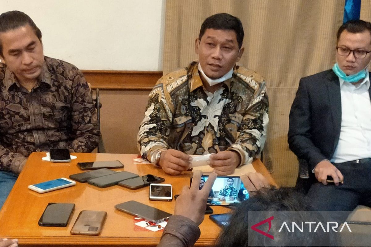 Tokoh masyarakat Bekasi ingatkan anggota DPRD 'Jas Merah'