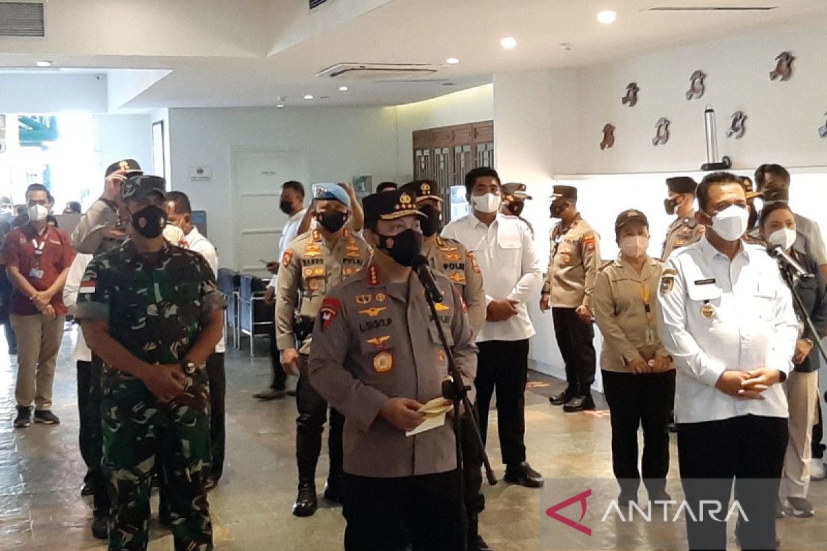 Kapolri didampingi Gubernur Kepri memantau vaksinasi massal di Bintan