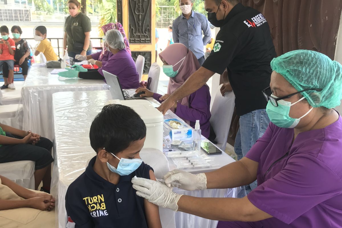 Orang tua di Ambon antusias bawa anak vaksinasi, butuh kesadaran