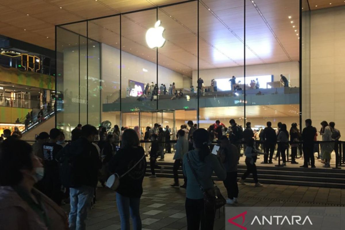 Pabrik iPhone di China rekrut karyawan besar-besaran