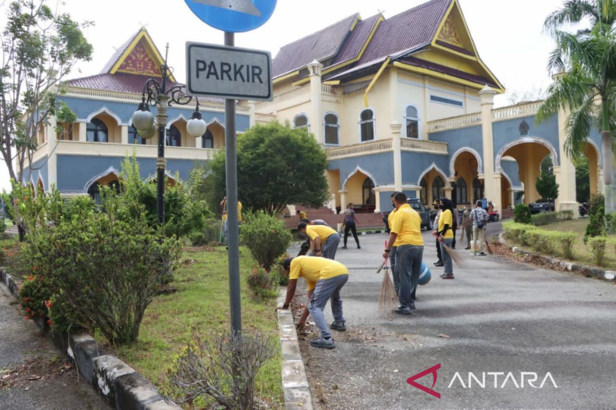 Bersihkan taman dan pekarangan, LAMR Siak siapkan hadiah untuk Kapolres