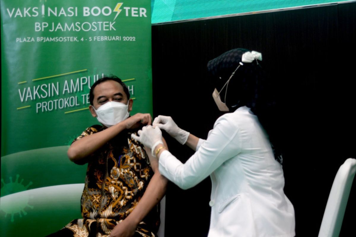 BPJAMSOSTEK Jakarta-Kemenkes vaksinasi penguat 2000 karyawan