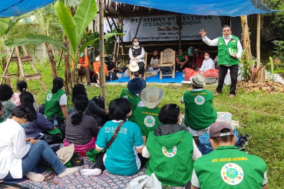 Komunitas pecinta lingkungan gelar pelatihan eco enzyme bantu petani