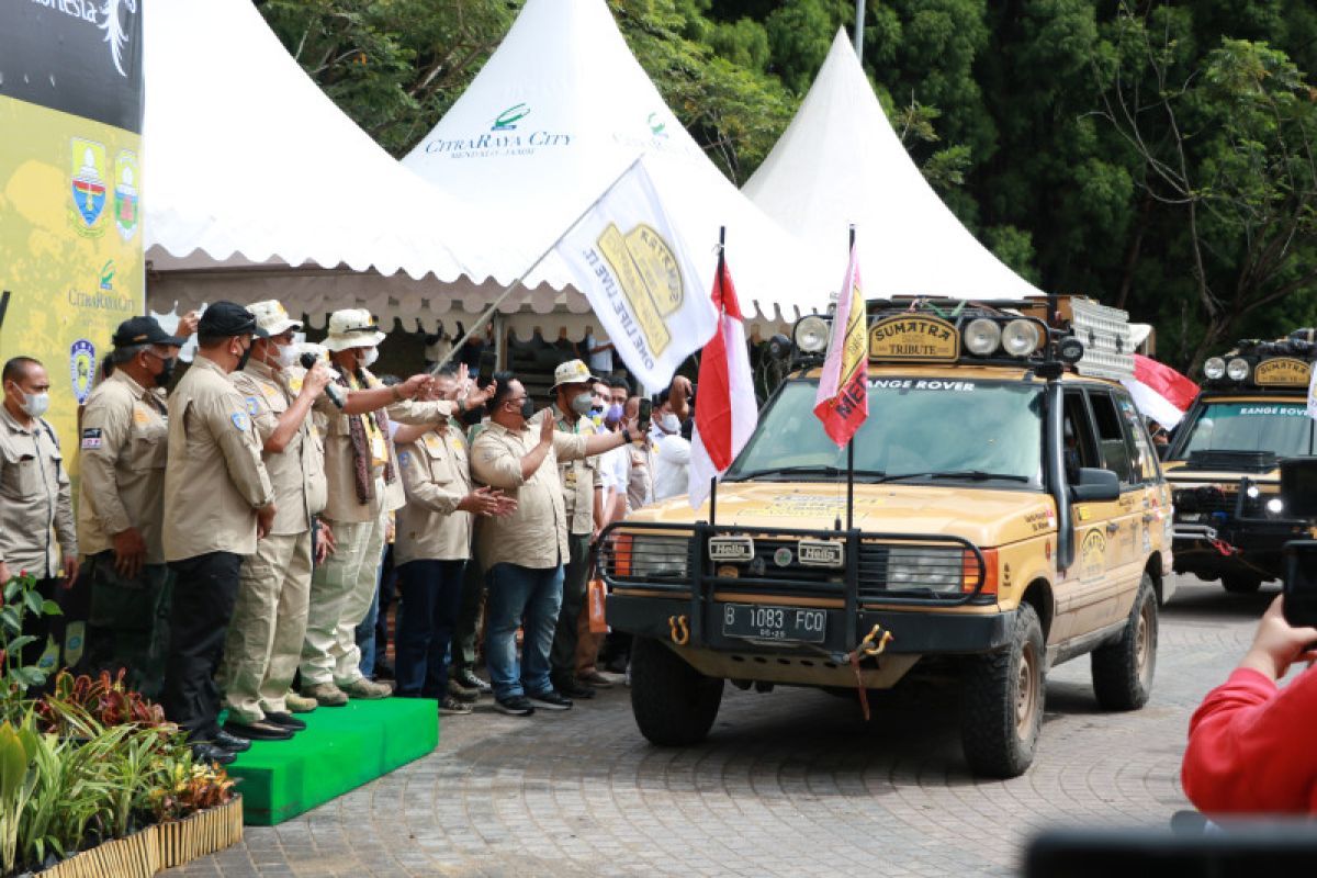 Accelera ramaikan "Camel Trophy" Land Rover Club Indonesia