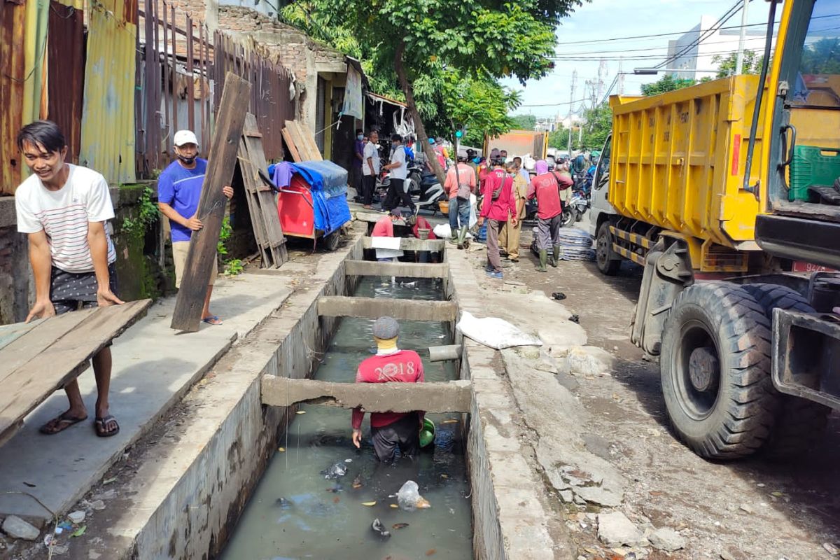 Pemkot Surabaya targetkan enam pekerjaan drainase rampung pada 2022