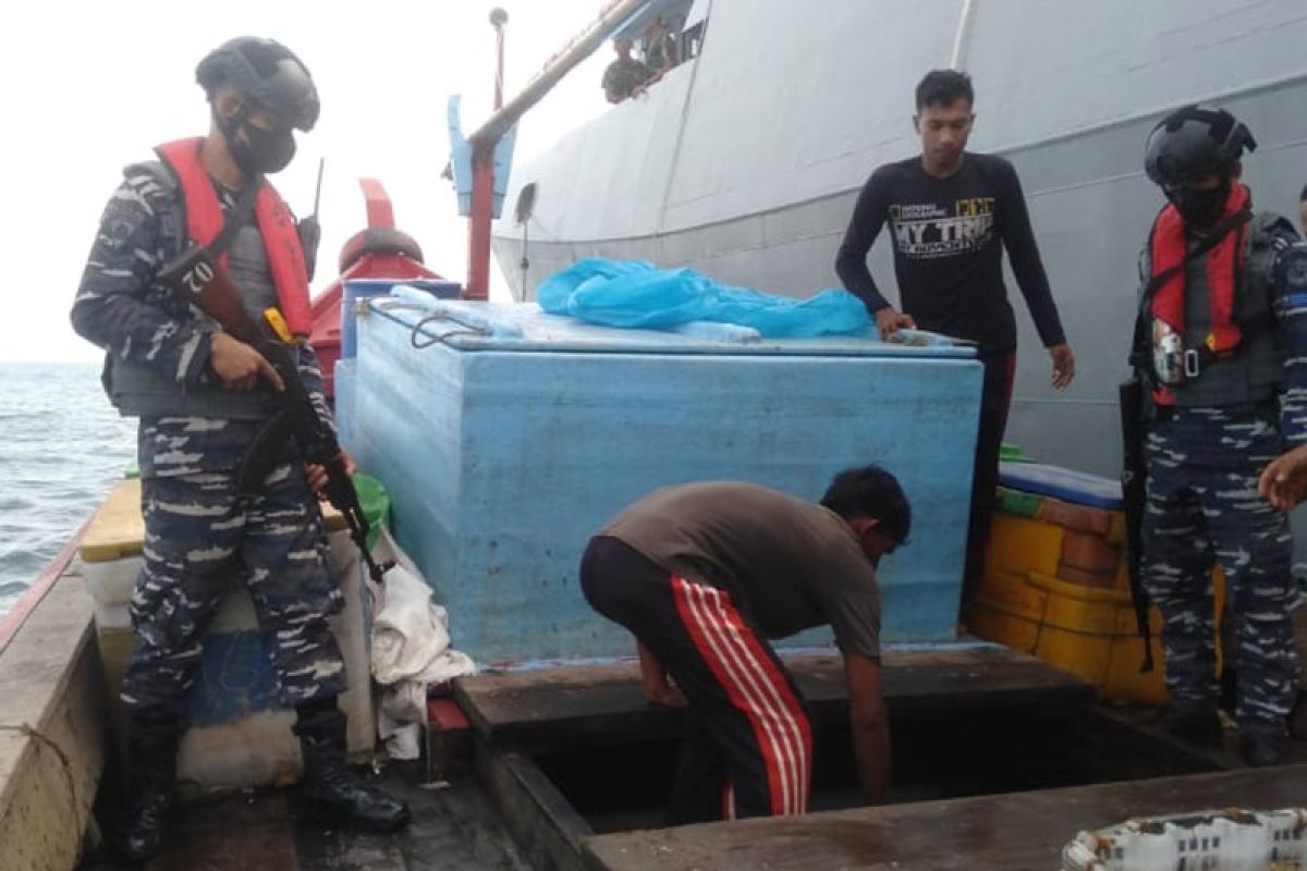 TNI AL tangkap dua kapal pukat di perairan Aceh Timur