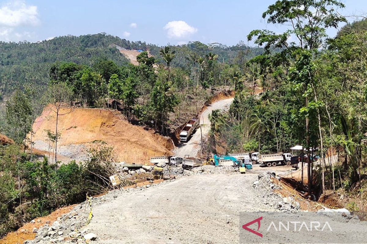 Aparat gabungan dampingi BPN ukur tanah di Desa Wadas Purworejo