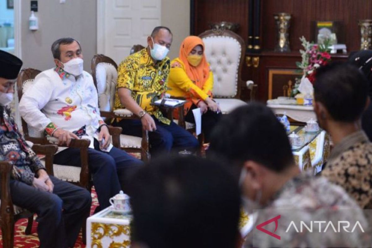 Gubernur Riau kembali kumpulkan produsen minyak goreng, dampak dari "punic buying'