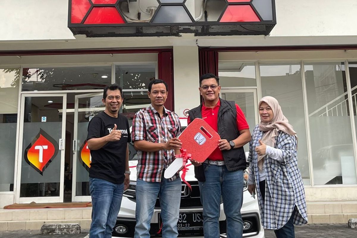 Pengemudi ojol Surabaya ketiban rejeki mobil dari Telkomsel