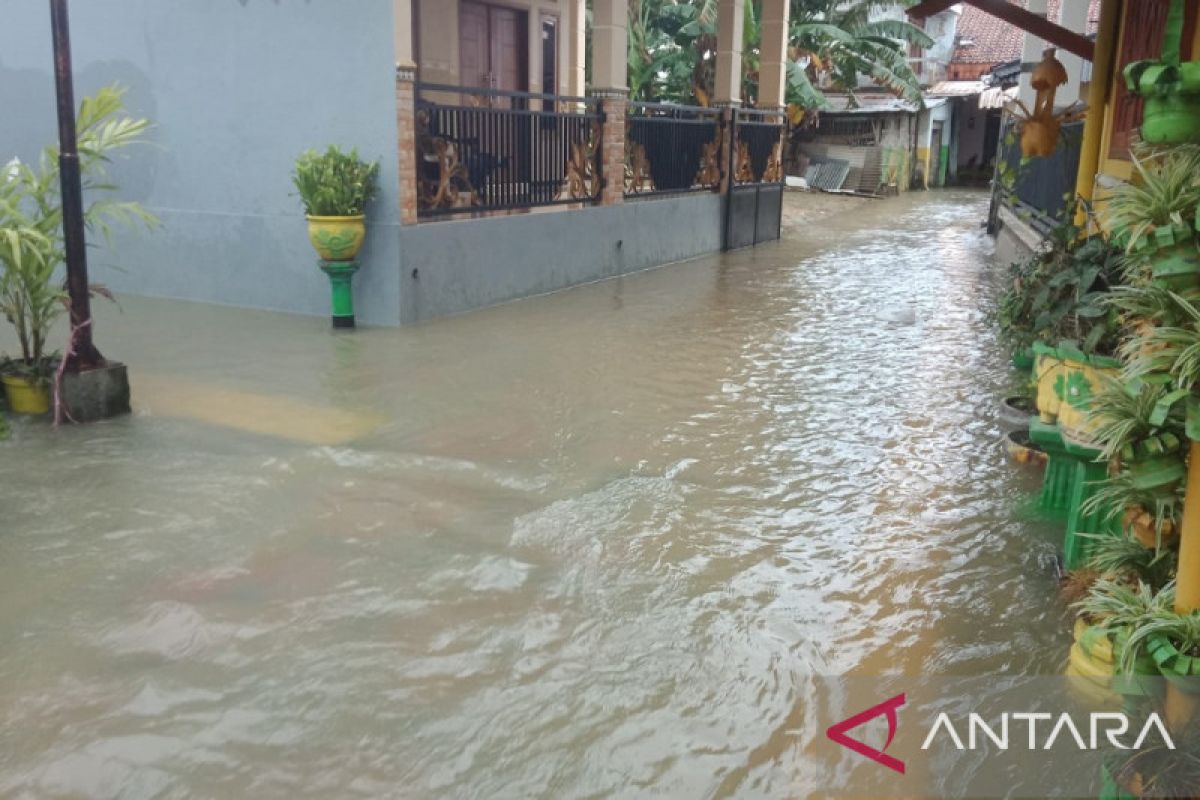 Pemukiman warga Kolpajung Pamekasan dilanda banjir